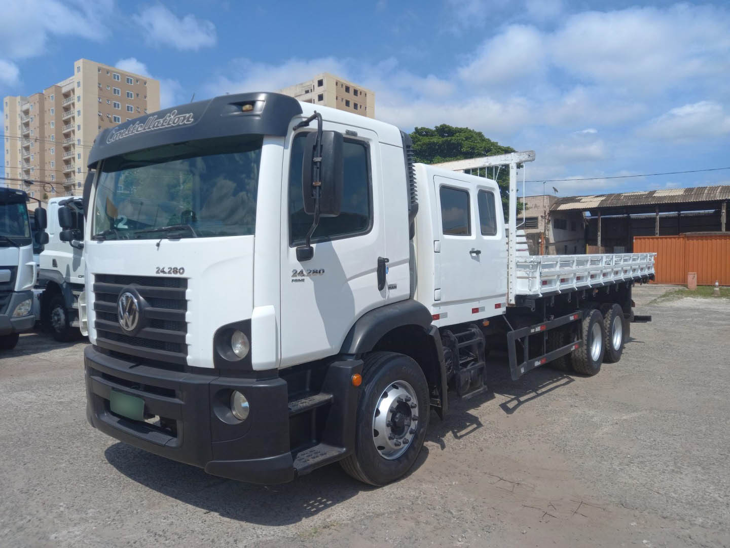 LOTE 019 VOLKSWAGEN 24.280 E CONSTEL 6X2 2P